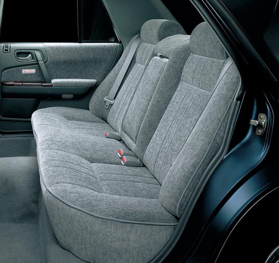 Интерьер Nissan Cedric (Y31) 1995 года  (фото 3 из 7)